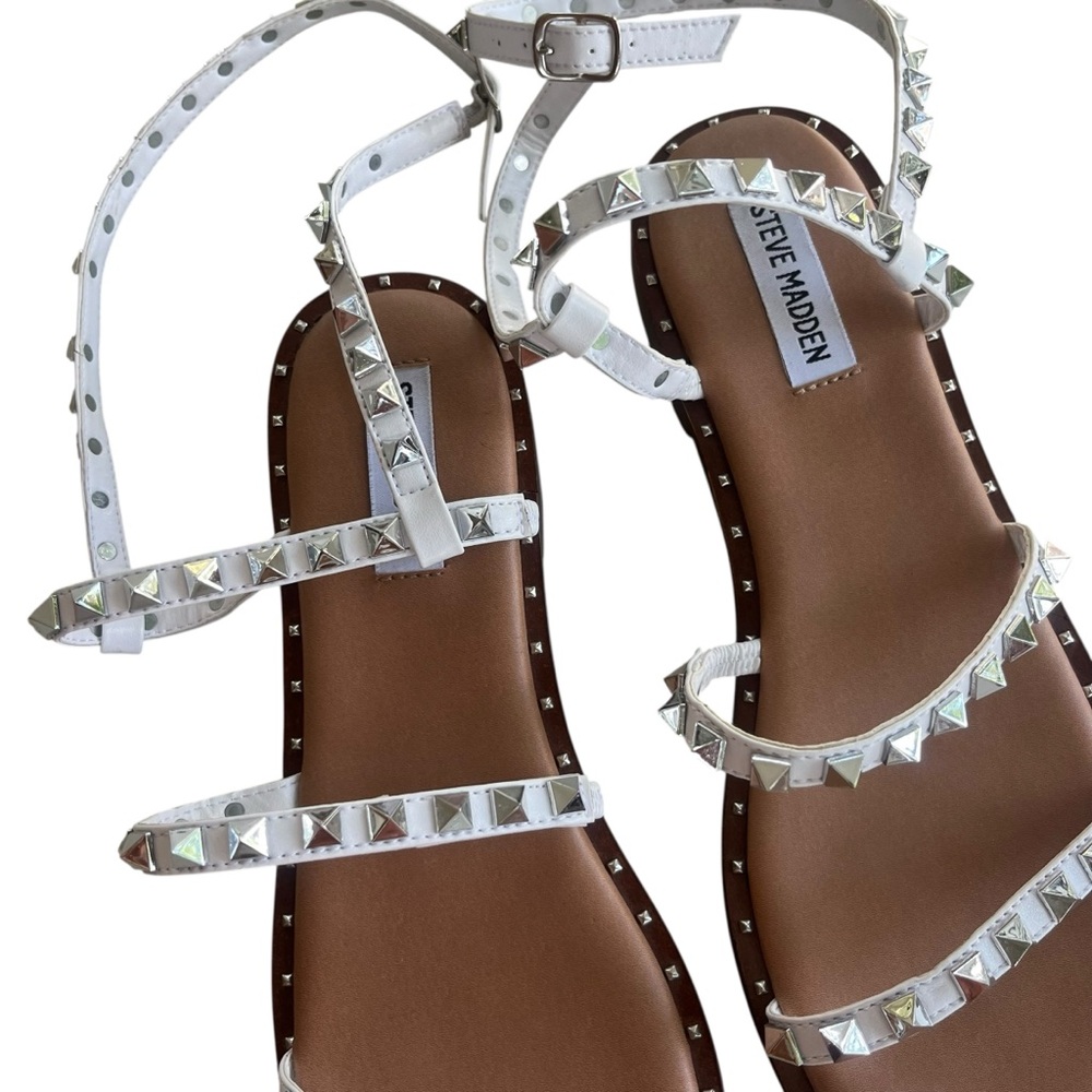 Steve Madden Women 9.5 White Silver Pyramid Studs Embellish Straps Travel Sandal - Picture 4 of 12